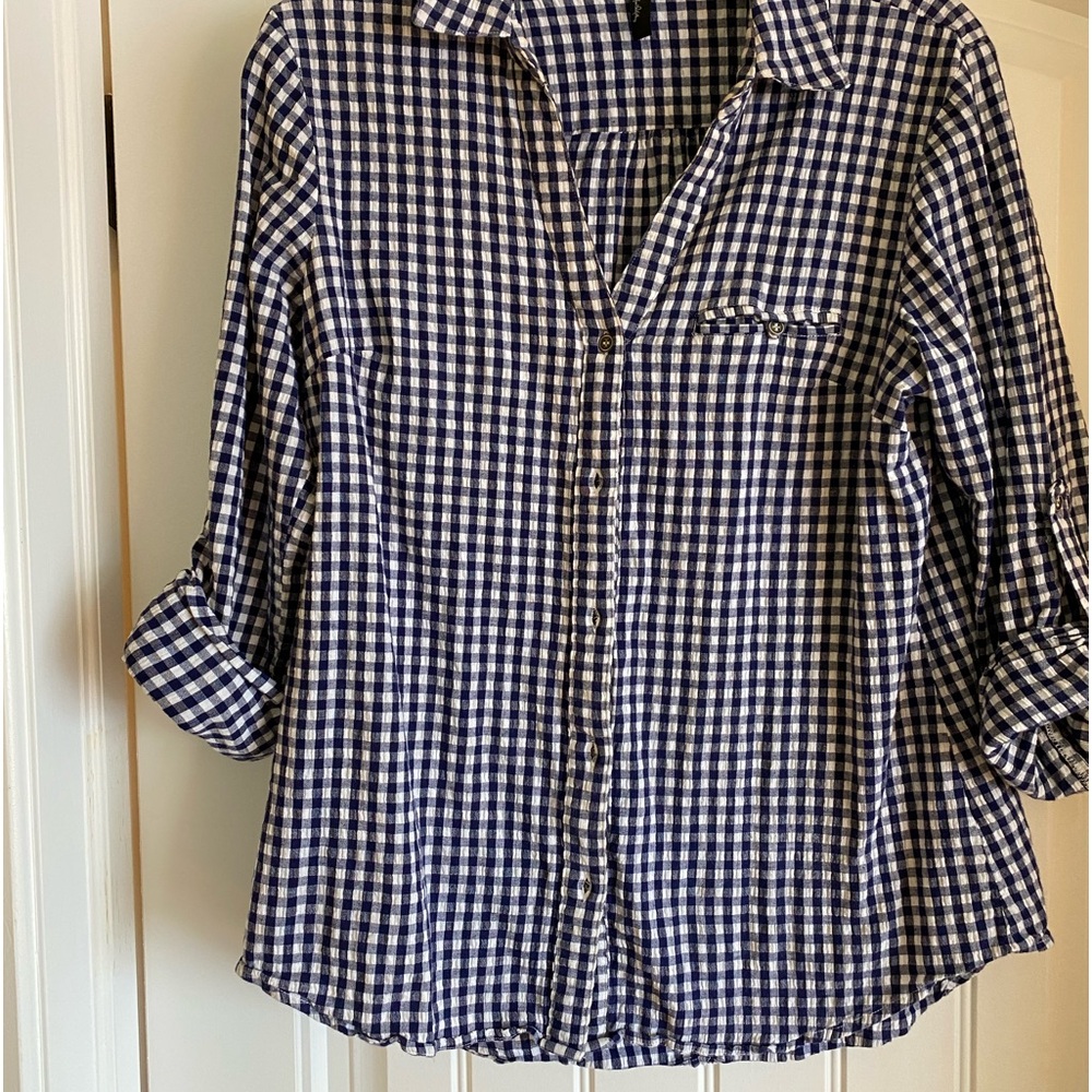 Checkered blue and white shirts roll up sleeves that button elbow
